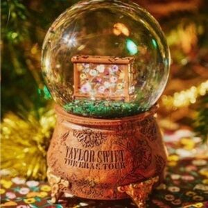 ERAS Tour snow globe